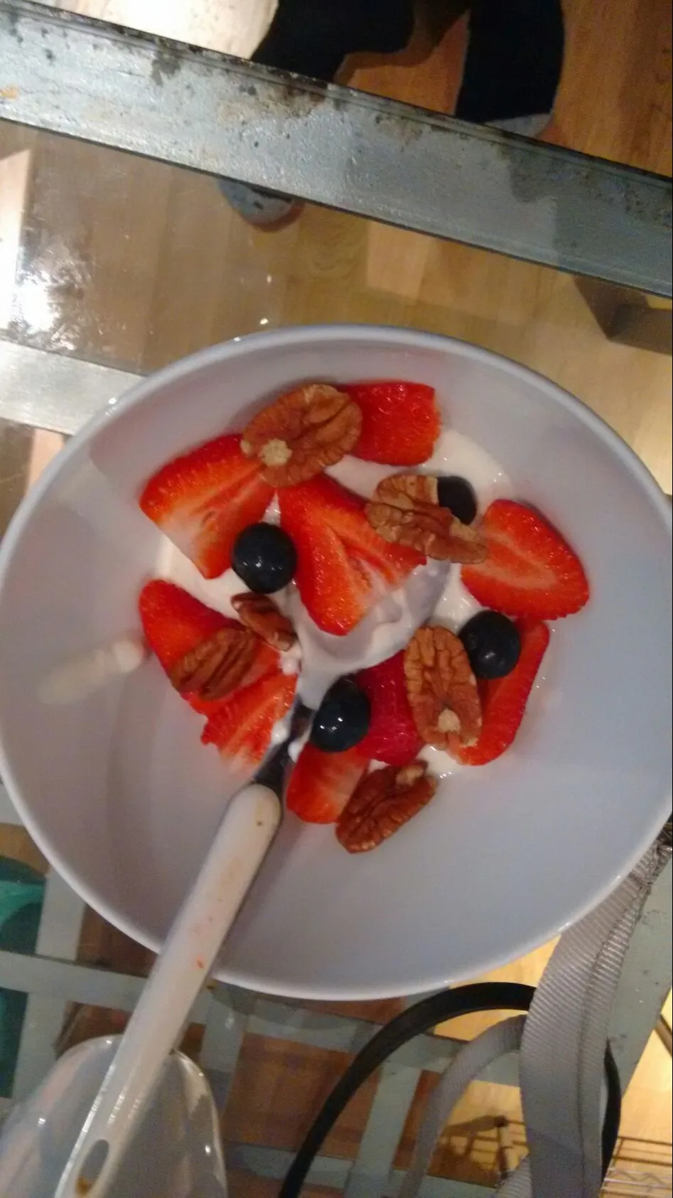 greek yogurt fruit n nuts|Larissaさん