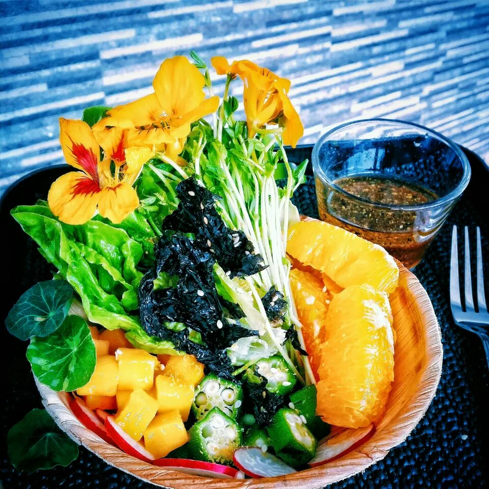 Fusion Salad #organic #Breakfast/Brunch #Salad #Healthy #raw #Vegan #Vegetarian #flowers|Blusherさん