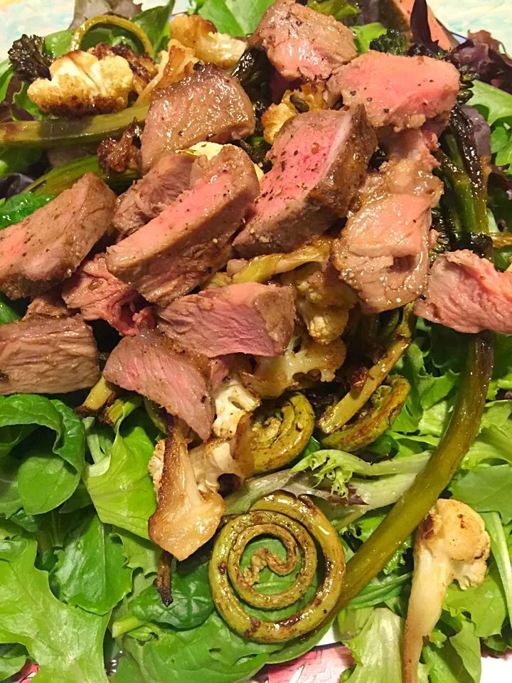 Salad with asparagus fern, lamb, sautéed cauliflower, portabella mushrooms|Cheryl Melnickさん