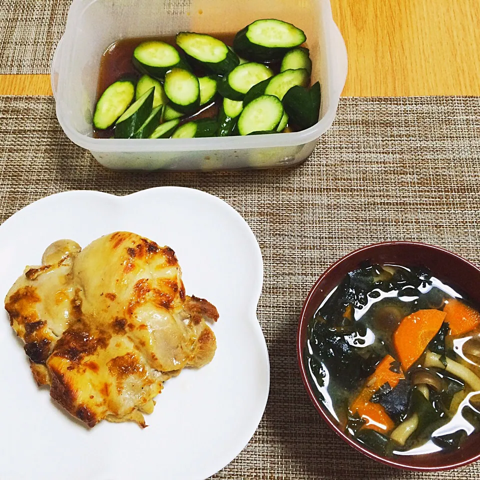 鶏胸肉のソテー☆味噌汁☆浅漬|たるたるさん