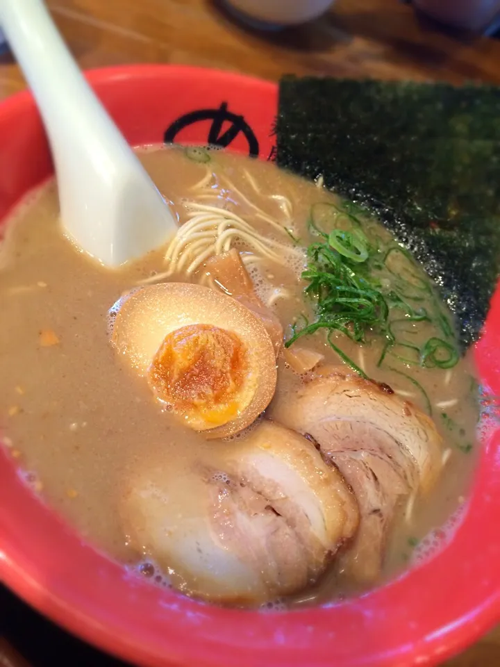 めん虎 こく丸ラーメン|もにもにかさん