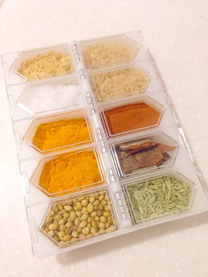 My own spice kit for travel :) 旅行用のスパイスキット（≧∇≦）こりゃ便利だ！|Tanuさん