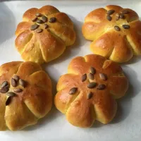 Snapdishの料理写真:Pumpkin buns|Alice Leeさん