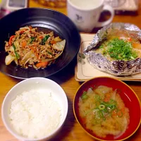 肉みそ野菜炒め、鮭のホイル焼き|舞さん