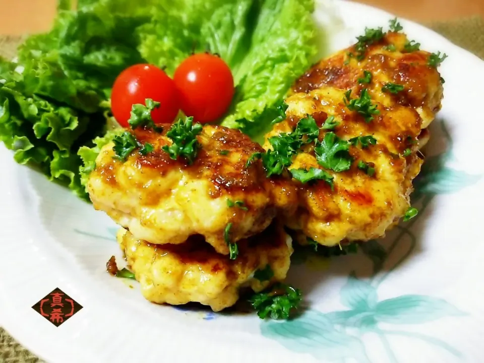 ともちゃんの胸肉の丸めやき～カレーバター風味|真希さん