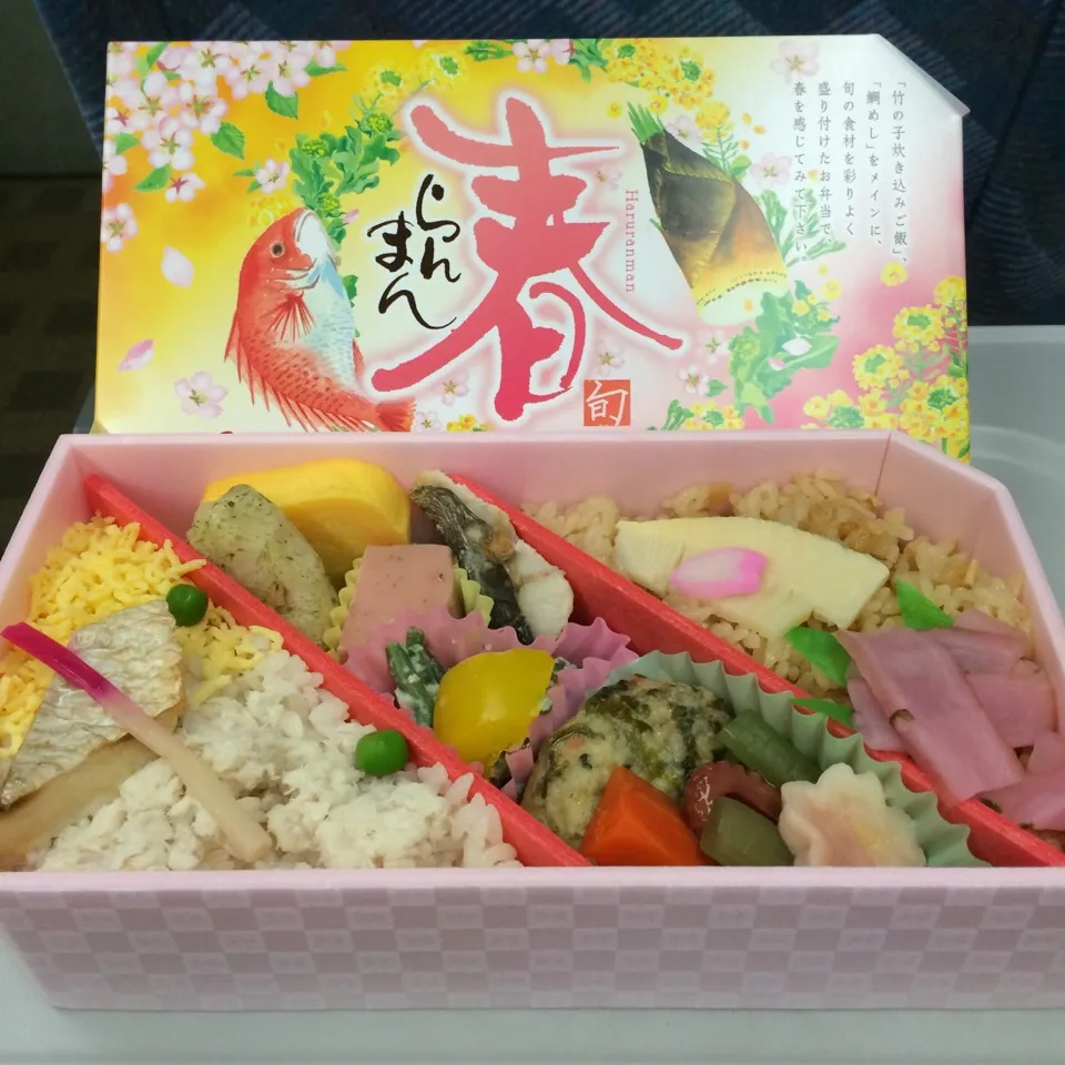 Snapdishの料理写真:新幹線ホームで買ったお弁当|SasaMasa213さん