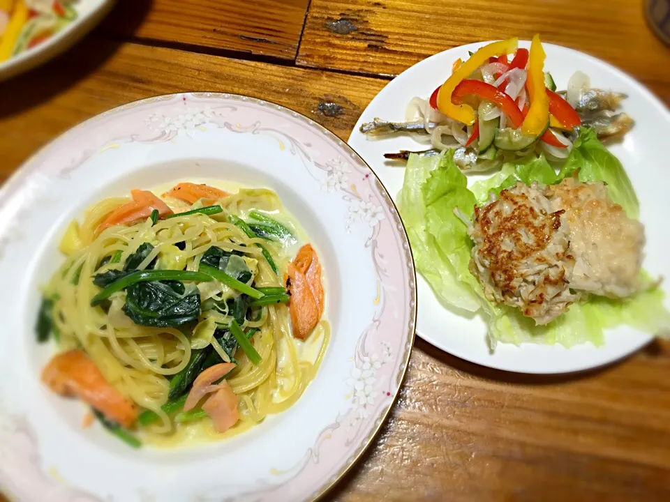 夕飯。ほうれん草とタケノコと鮭のクリームパスタ。ししゃもとカラフルマリネ。もやしつくね。|ゆらさん