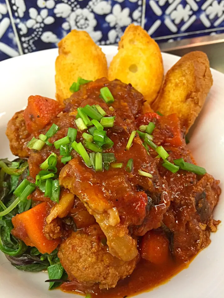 Basil Red Wine Pork Stew serve with spinach & mashed potatoes.|Colleen Teoさん