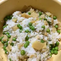 Snapdishの料理写真:えんどう豆と筍の混ぜ御飯|藤美堂さん