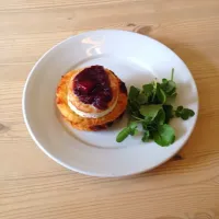 Grilled goats cheese on rosti potato with blackcurrant chutney.|emmaさん