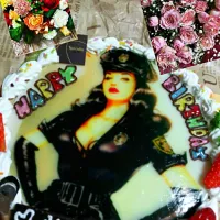 Snapdishの料理写真:Happy  birthday  cake～🎵今回も派手(笑)😅
Bettie   Page  べティ・ペイジ