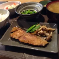 Snapdishの料理写真:ブリの生姜焼き|Takaponさん