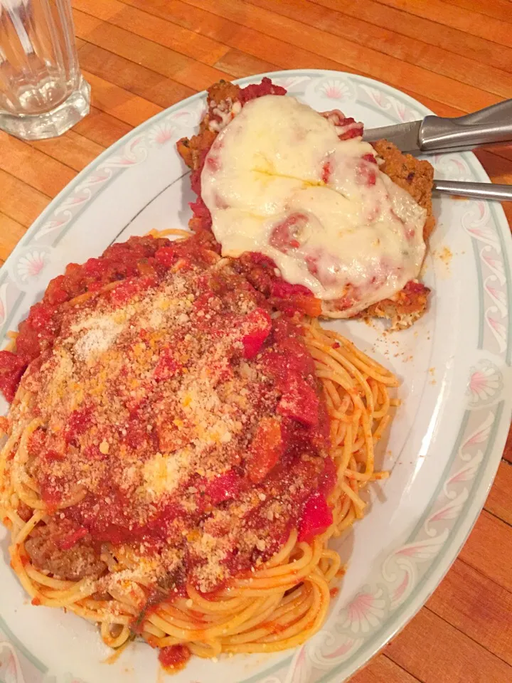 Chicken Parmesan with homemade meat sauce and spaghetti|Michele Fortunatiさん