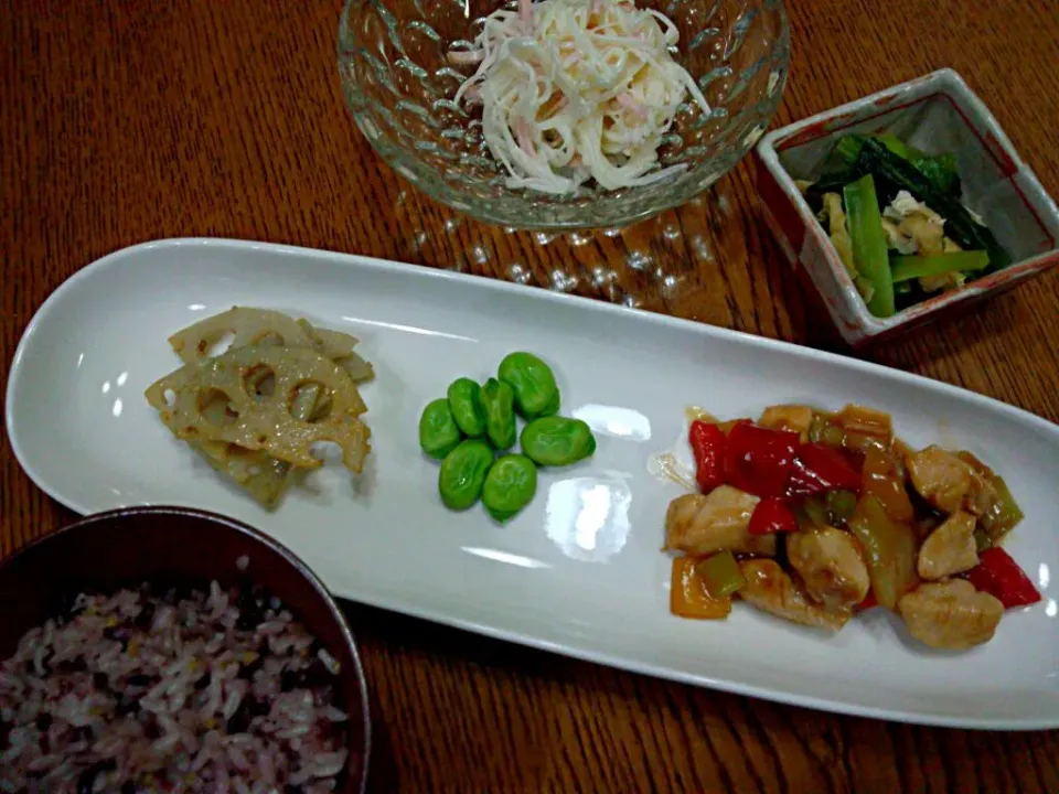 鶏肉のカシューナッツ炒め、レンコンきんぴら、小松菜煮浸し、空豆|Rogerinaさん