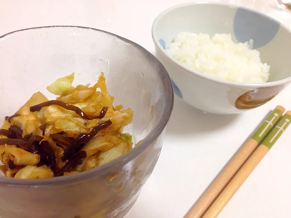 今日の朝ごはん☆きゃべつの塩昆布漬け|あさこさん