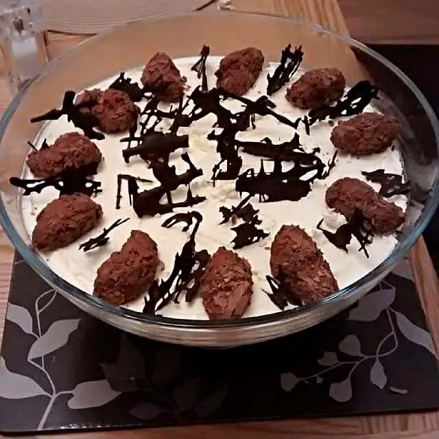 dark praline chocolate trifle|CHUENCHAIさん