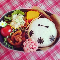 Snapdishの料理写真:お花模様のベイマックス弁当♥︎︎∗︎*ﾟ|さおりさん