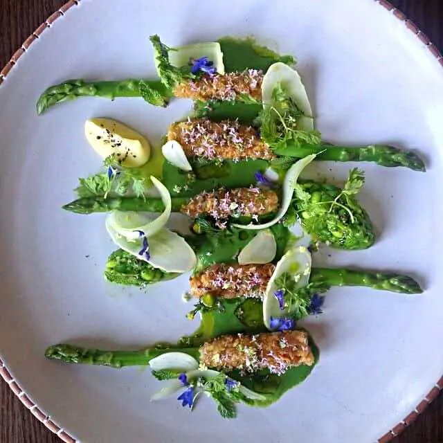 Snapdishの料理写真:cracklin crusted asparagus|CHUENCHAIさん