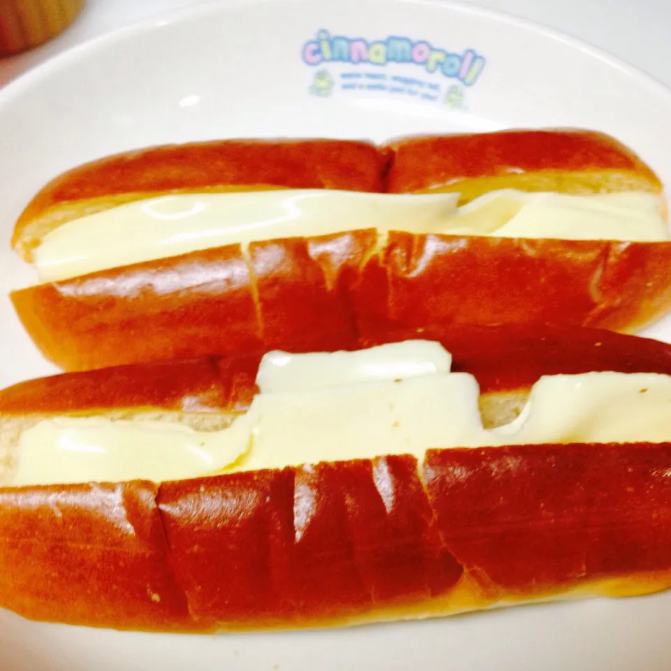 Cheese sandwich.. For my daughter. She is coming home now.|Deana/Akinaさん