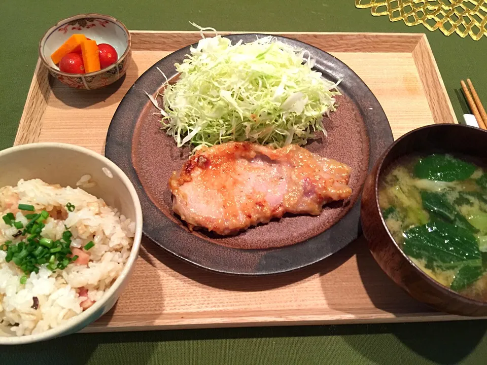 Snapdishの料理写真:豚肉の味噌焼き。ベーコンとエリンギの炊き込み御飯|hongkiさん