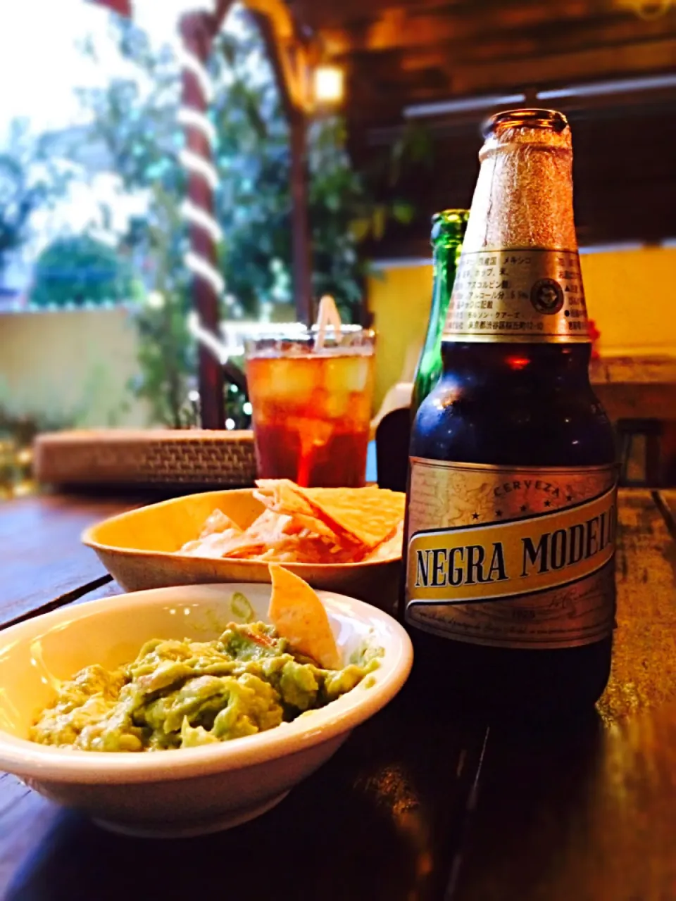 Guacamole y Negra Modelo|Rodolfo Floresさん