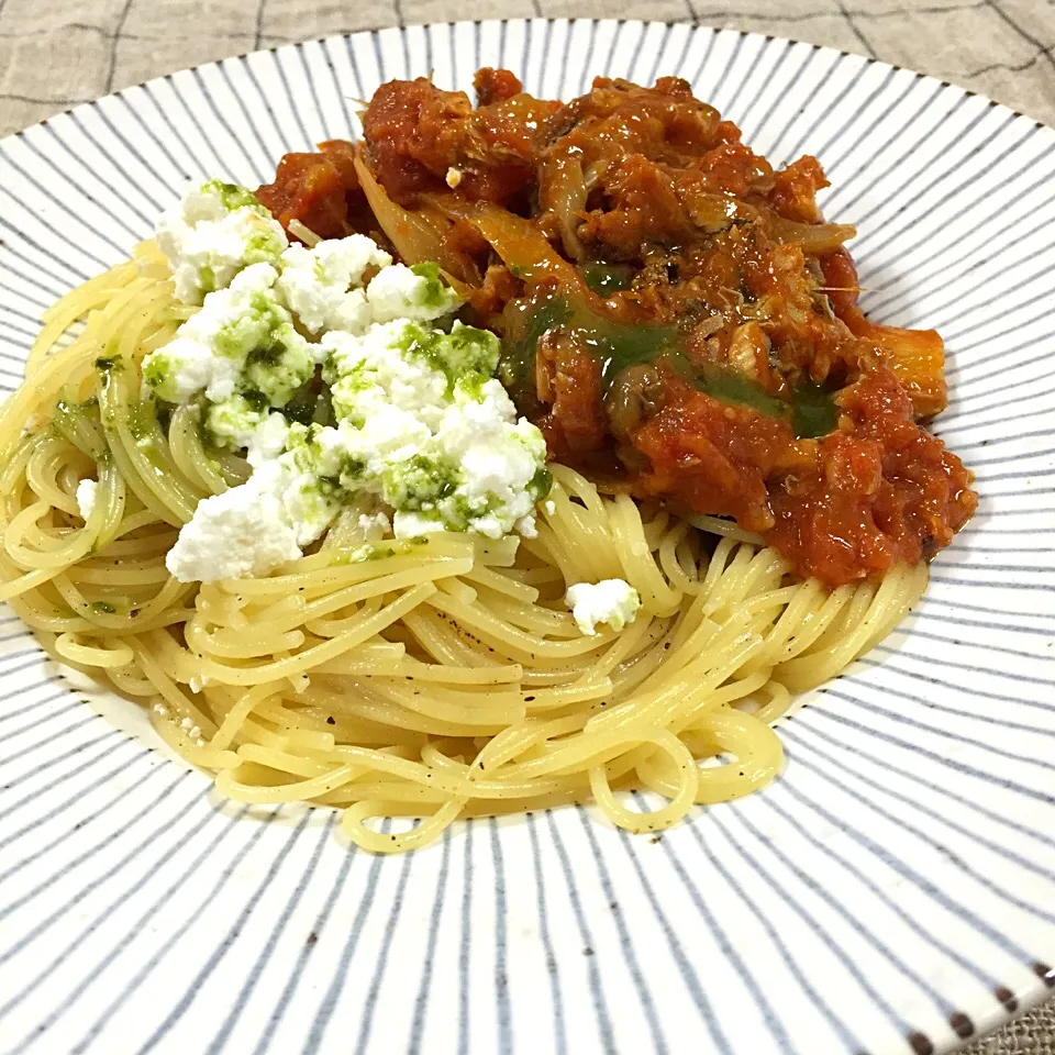 鯵のトマト煮でパスタ|アッツさん