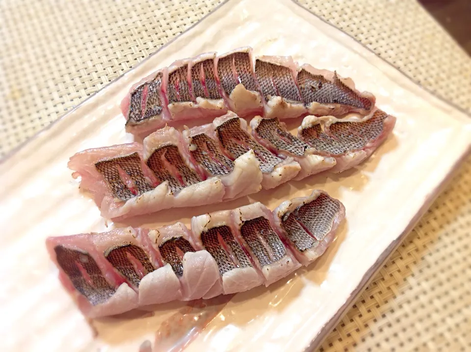 イサキの炙り🐟😋|アライさんさん