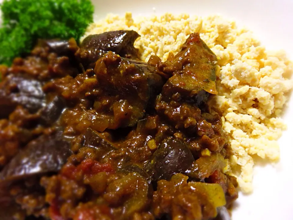 木綿豆腐とおからの炒り豆腐に合挽きと茄子のカレー粉でカレー|Yasuo  Watanabeさん