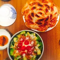 Snapdishの料理写真:羽付餃子とキャベツとアスパラとアボカドとミニトマトと半熟玉子のサラダ|みかさん