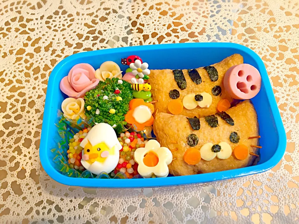 Snapdishの料理写真:猫ちゃんいなり寿司お弁当|なぎささん