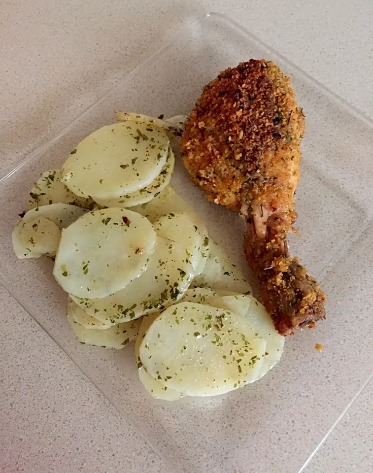 Pollo al Horno con Queso Parmesano y Papas a la Mantequilla con a Perejil.|Loreleyさん