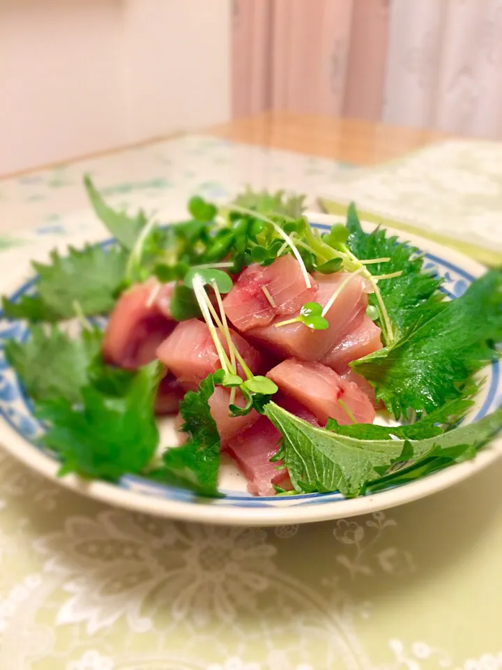 Snapdishの料理写真:手料理⁉️ではないかな…😅マグロ わさび醤油ドレッシングで(*^^*)|桜央里さん