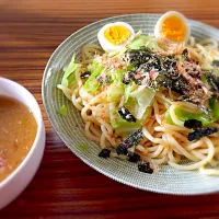 Snapdishの料理写真:お取寄せ頑者のつけ麺春キャベツ、茹で卵トッピング|福本一宇さん