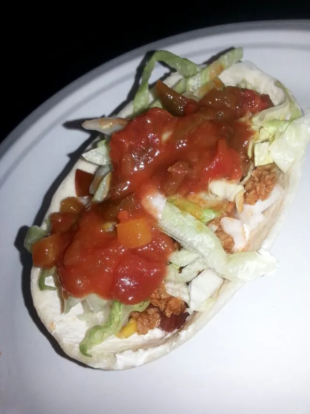 Snapdishの料理写真:tacos!!! vegan with tvp, lettuce, vegan sour cream, tomato, onion, and mango salsa.|Polly Gelfusoさん