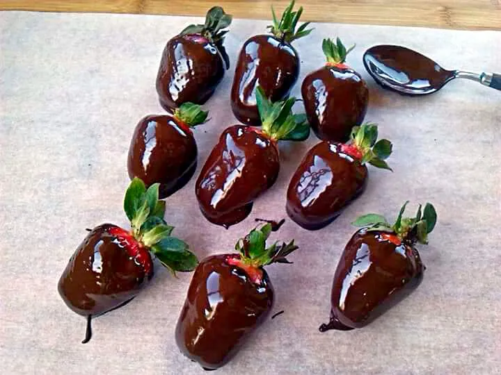 chocolate covered strawberries|CHUENCHAIさん