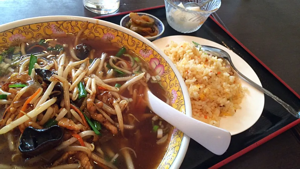 【日替定食】豚肉細切りもやしラーメンと小チャーハンを頂きました。|momongatomoさん