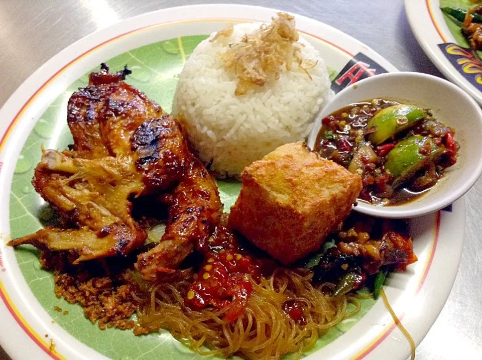 Nasi Uduk - Ayam Panggang|Bambang Budiono Tjioさん