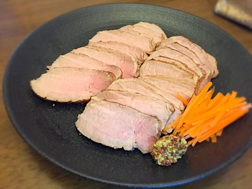 Snapdishの料理写真:豚モモ肉でしっとり焼き豚♪|Ayaさん