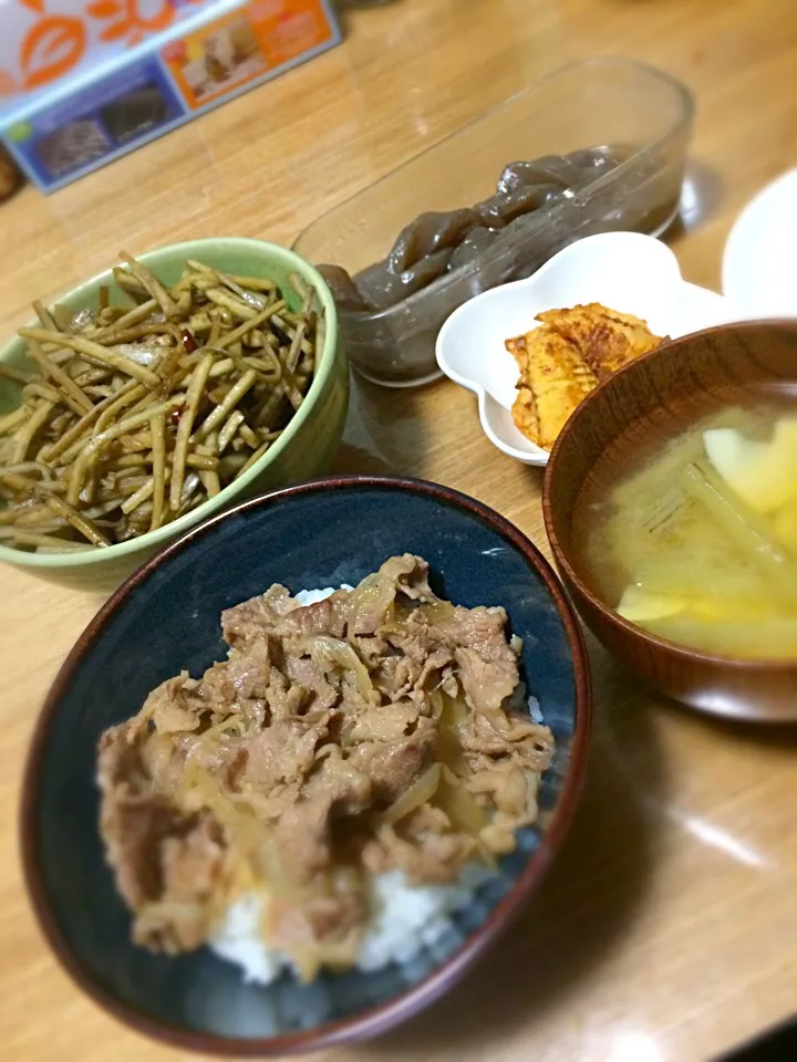 牛丼・キンピラ・タケノコの唐揚げ・タケノコとフキの味噌汁|和さん