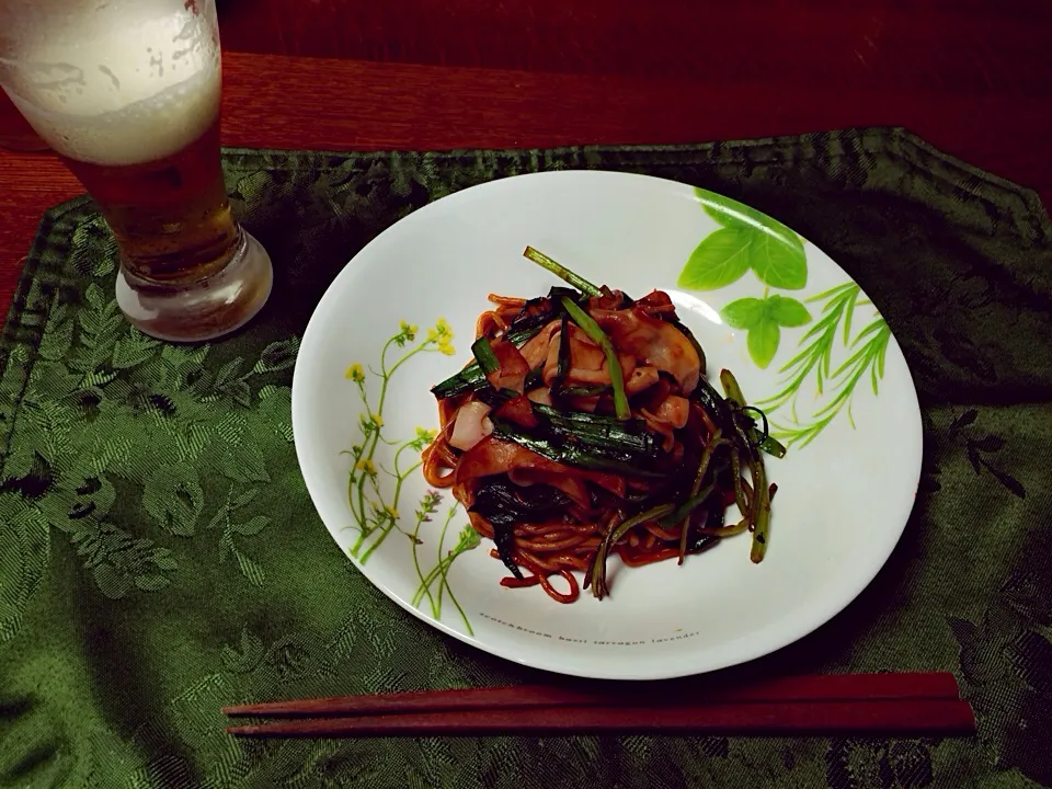 春菊・ニラ入り焼きそば〜甘辛ジャンたれ〜 ビール|Ａｋａｒｉ♡さん