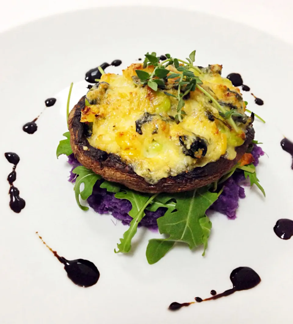 Grilled Portobello mushroom stuffed with cauliflower 'rice' over baby rucola and purple sweet potato mash|coxiella24さん