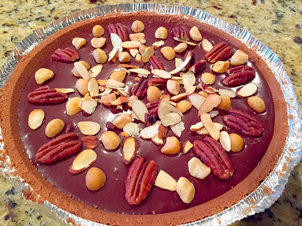 Salted caramel and chocolate pie!!! So rich and delicious!!!|Trang Kettmannさん