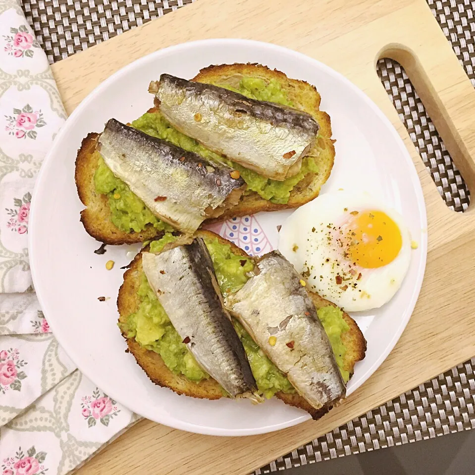 Snapdishの料理写真:Avocado Sardines Toasts & Baked Bull-Eye Egg|Prisca Erさん