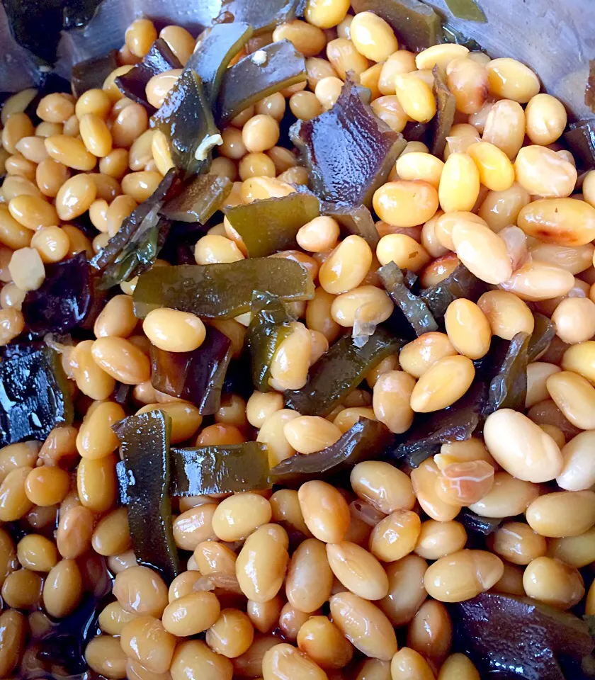 Snapdishの料理写真:Stewed soy beans and konbu seaweed. Very Japanese!|mamakumiさん