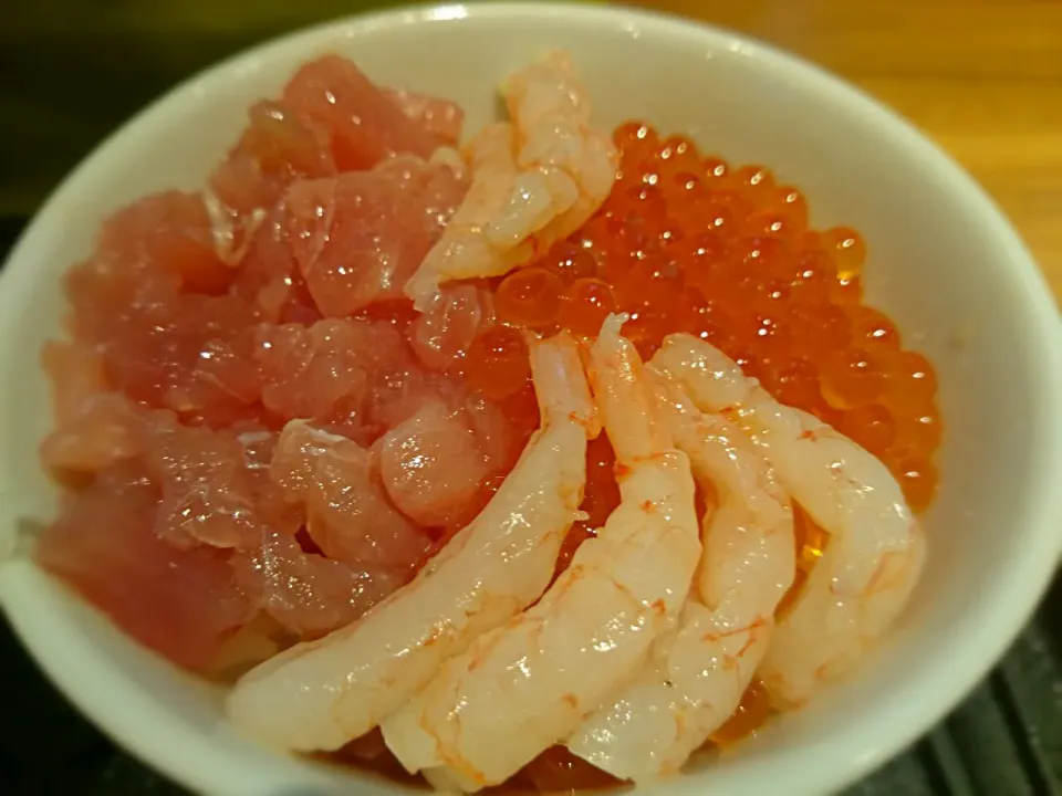 朝食バイキングの海鮮丼|イヌノヒトさん