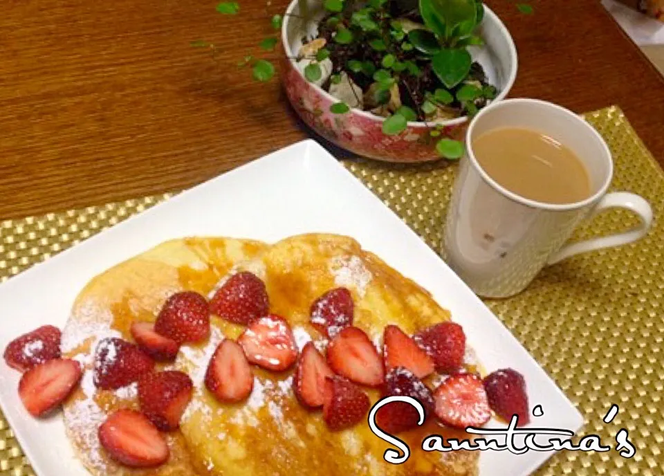 Snapdishの料理写真:✨STRAWBERRY PANCAKES ...🍓いちごパンケーキfor 朝ごはん☕️|🌺Sanntina🌺さん