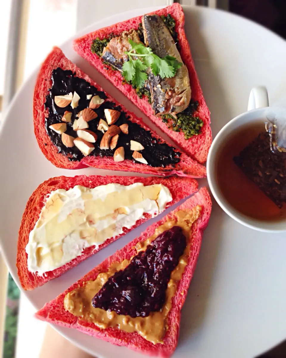 Beetroot toast 4 ways - sardines on basil pesto, black sesame spread with almonds, cream cheese with maple syrup, peanut butter and berry chia jam|coxiella24さん