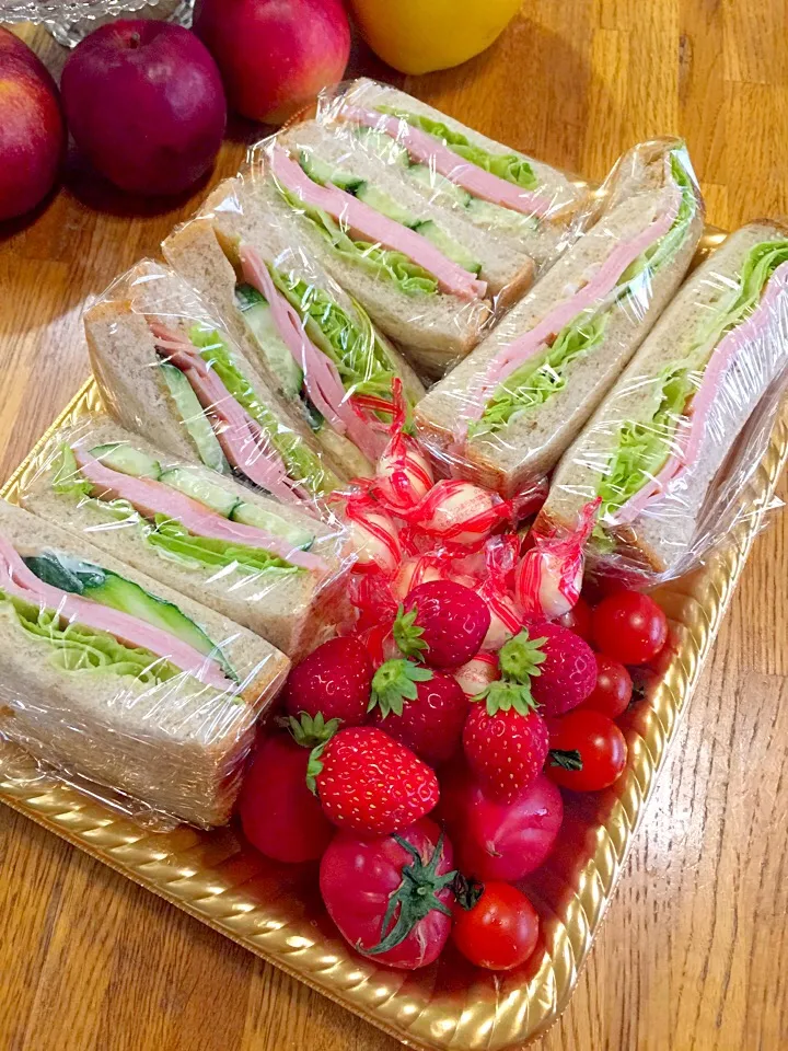 全粒粉山食パンでハム&野菜サンドイッチ弁当(⊹＾◡＾)ノo.♡ﾟ｡*|Blueberry🫐さん