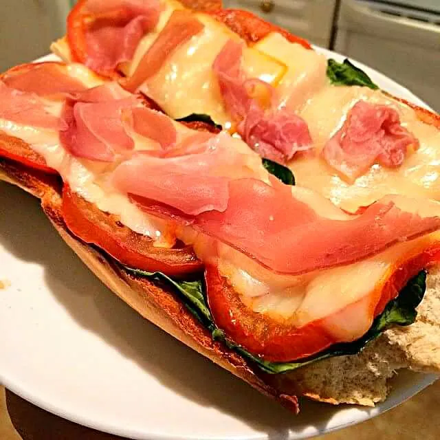 Pesto basil tomato muenster cheese, prosciutto submarine sandwich|CHUENCHAIさん