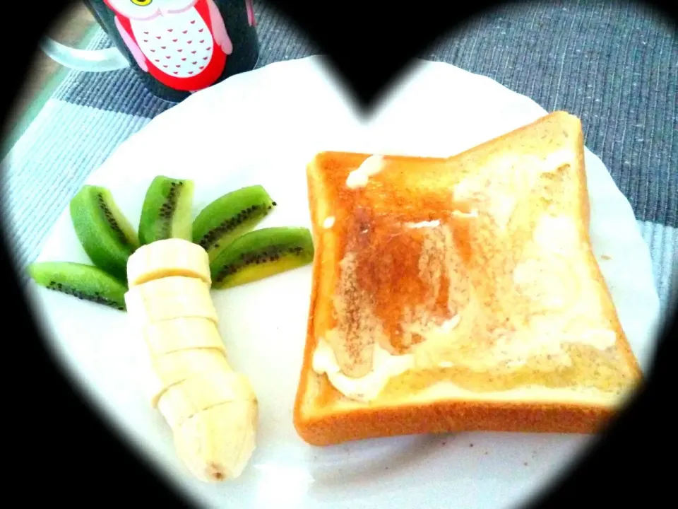 my breakfast 
:D   Bread spreaded w/ butter and honey|💖 ジジ 💖さん